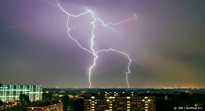code geel in heel het land wegens onweer