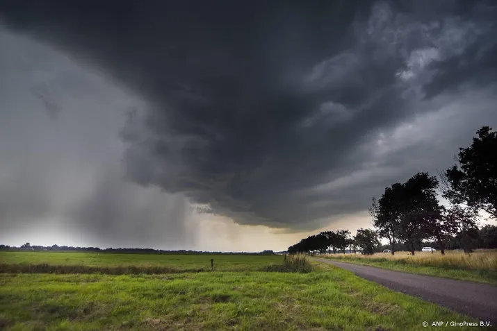 code oranje van kracht in groot deel nederland wegens onweer