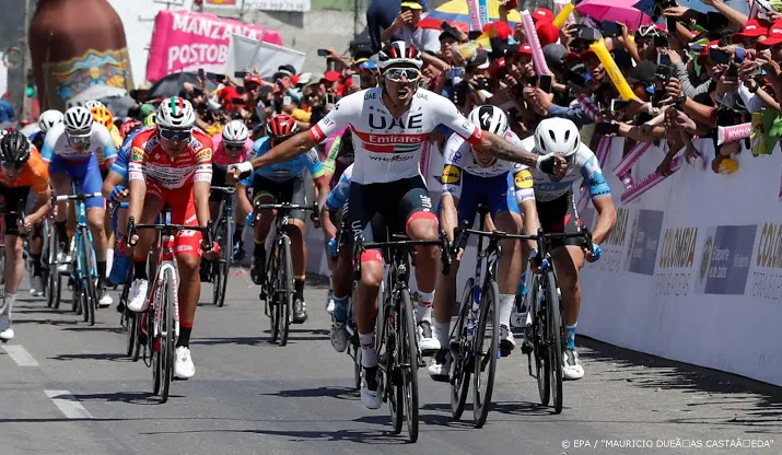colombiaanse wielrenner molano wint in eigen land