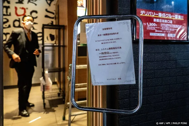 computerstoring legt een derde filialen mcdonalds in japan plat