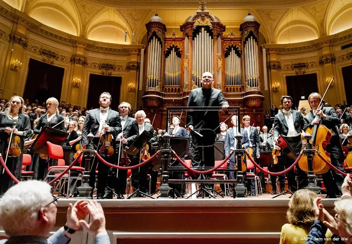 concertgebouworkest opent seizoen op de dam