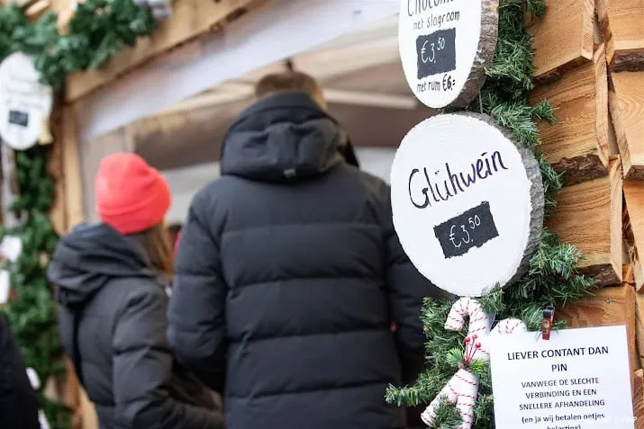 consternatie op koewachter kerstmarkt drie mannen opgepakt