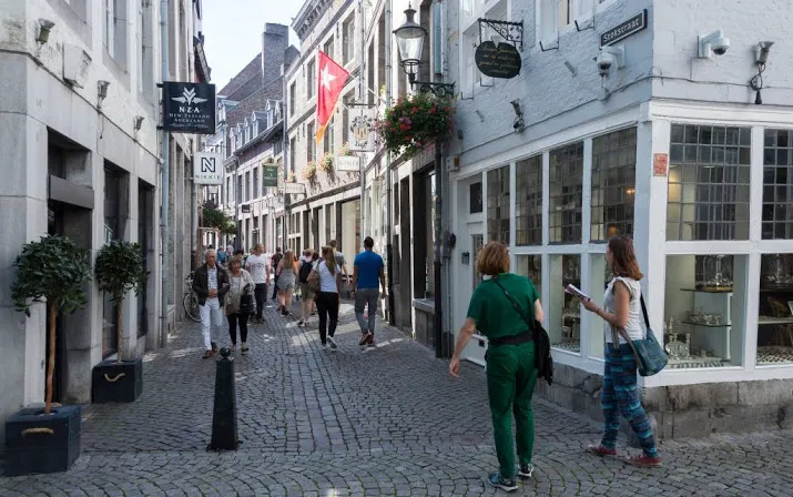 consument opnieuw iets minder positief