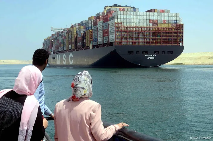 containergigant doet rotterdamse haven aan