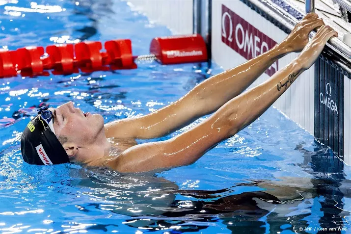corbeau geeft voorsprong weg en pakt wk zilver op 200 meter school