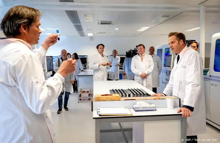 corona onderzoek uitgebreid met 1 miljoen bloedtests