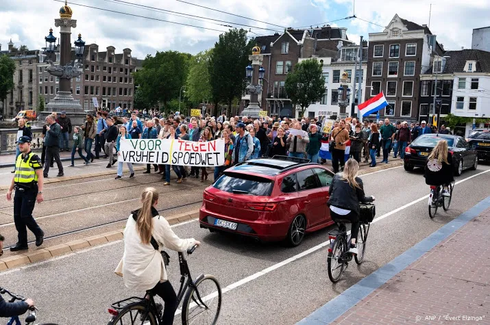 coronanoodwet aangepast app eruit geen controle achter de deur