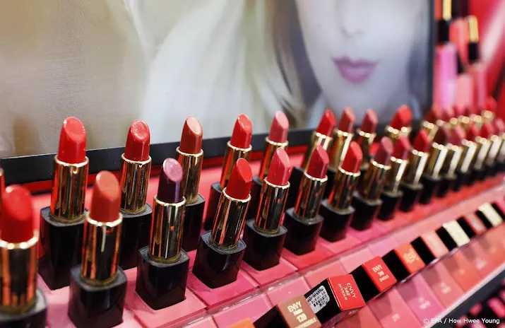 cosmeticamaker estee lauder geraakt door chinese lockdowns