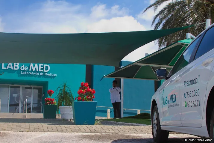curacao trekt meeste coronamaatregelen in