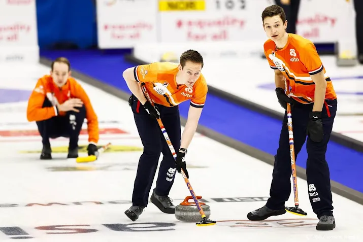 curlingmannen beginnen okt met nederlaag tegen denemarken