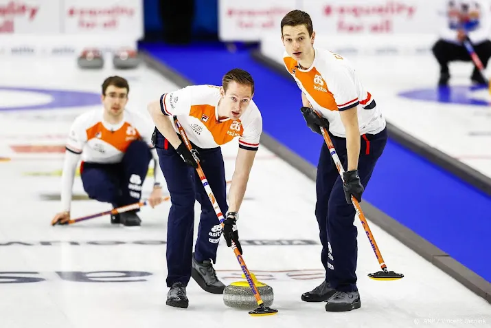 curlingmannen beginnen wk met twee nederlagen