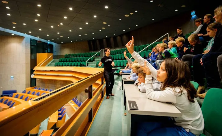 d66 wil vragenuur voor kinderen in kamer
