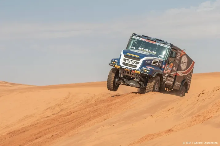 dagzege trucker van den brink in dakar rally