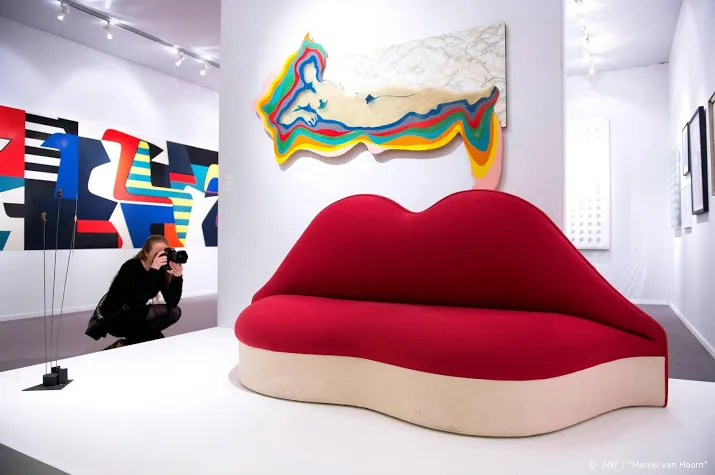 dalis mae west lippensofa uit boijmans naar nieuw zeeland