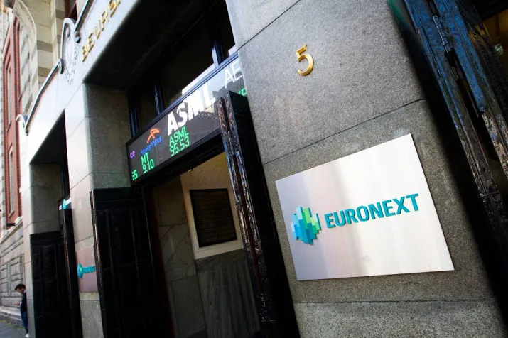 damrak opent in de plus
