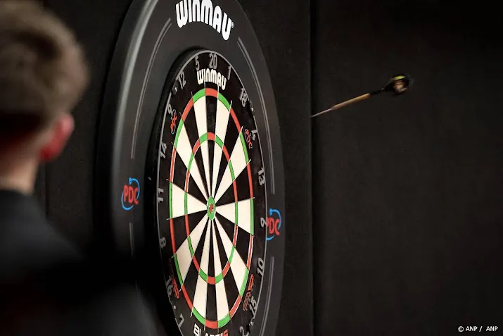 dartstalent littler 16 op wk overtuigend naar laatste zestien