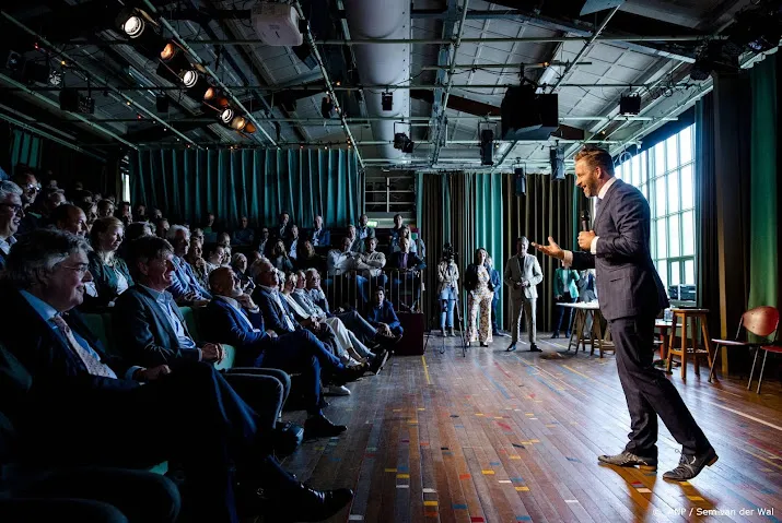 de jonge bouw 4000 huizen feyenoord city versneld doorzetten