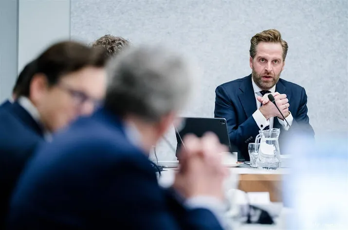 de jonge gaat nadenken over invoering tochtkorting huizen