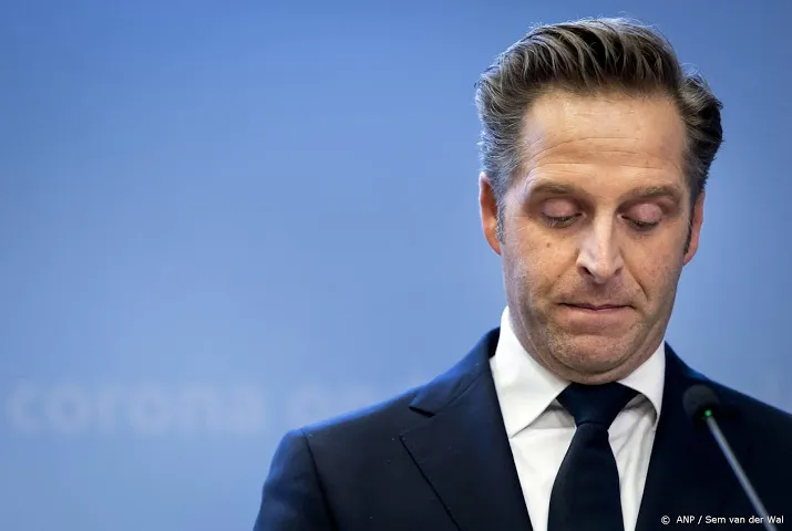 de jonge vindt zwabberen astrazeneca om gek van te worden
