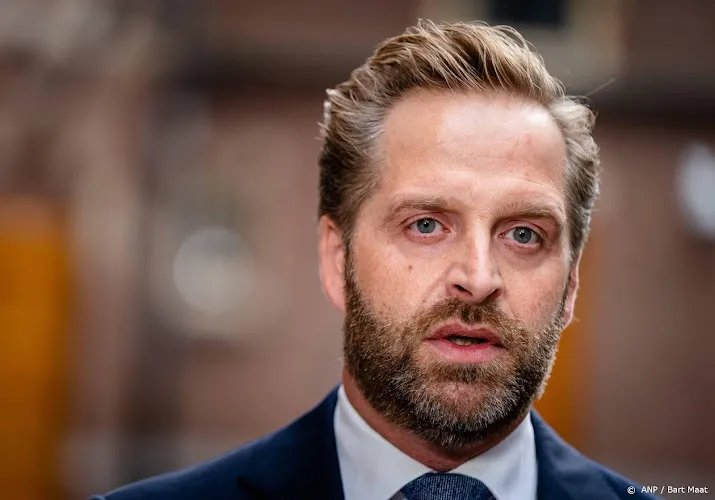 de jonge waakt voor bitterheid en navelstaren op cda congres