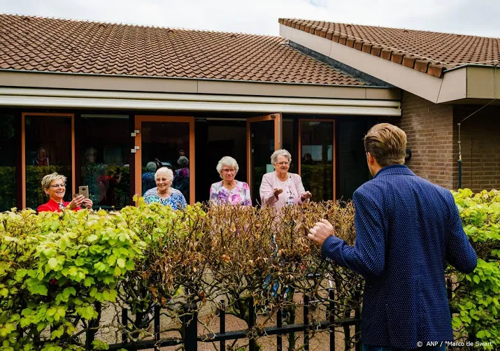 de jonge wil vanaf 11 mei proef met bezoek aan verpleeghuizen
