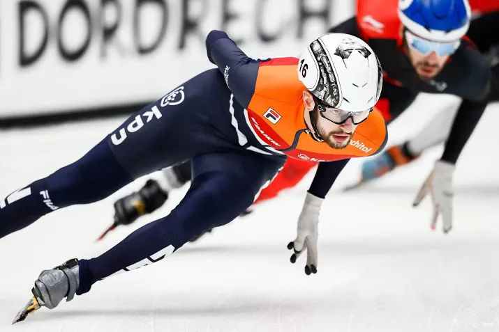 de laat en roes naar wk shorttrack knegt alleen op de relay