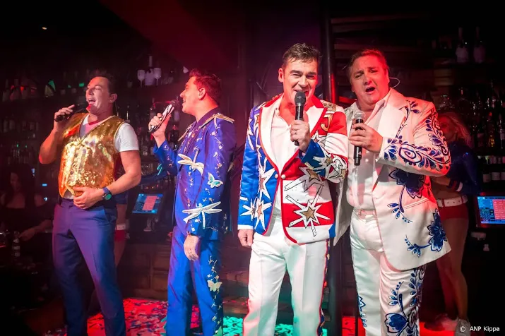 de toppers dragen dit jaar nachtwacht kleren