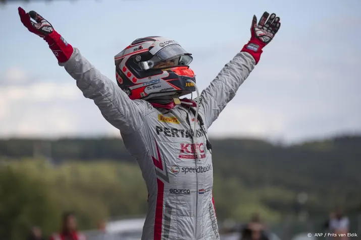 de vries neemt met zege in valencia leiding in formule e