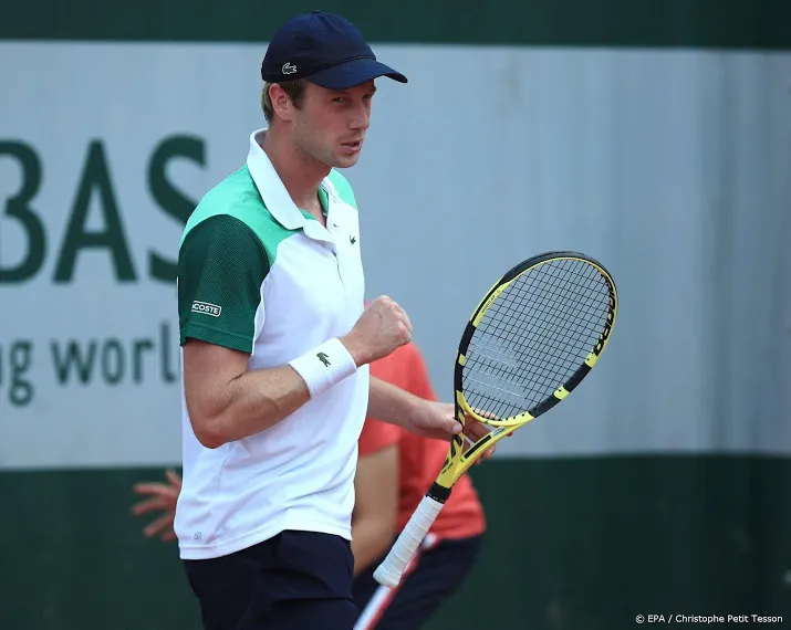 debutant van de zandschulp naar tweede ronde ronde wimbledon