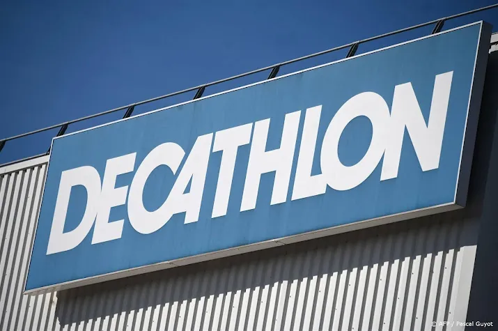 decathlon waarschuwt voor babyzwemzitje dat kan kantelen in water