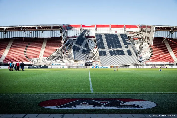 deel dak afas stadion stort in geen gewonden