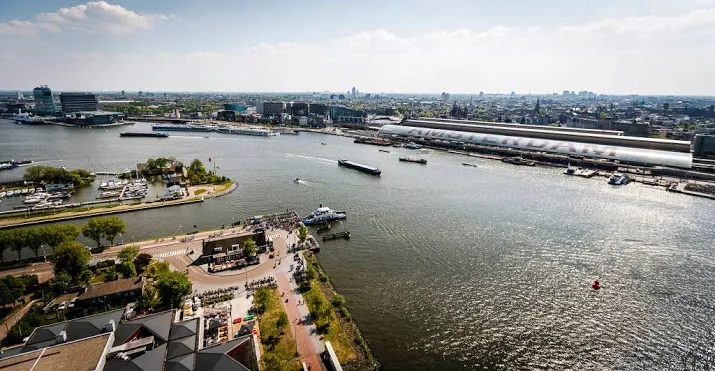 deel scheepsverkeer amsterdam gestremd