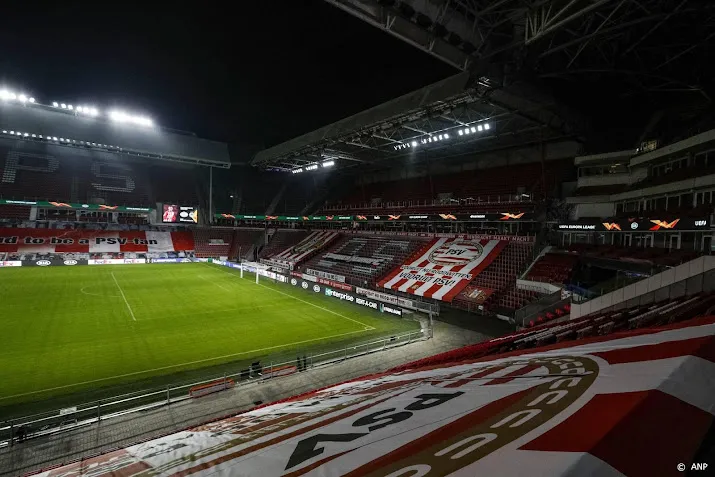 deel tribune stadion psv beschadigd door brand