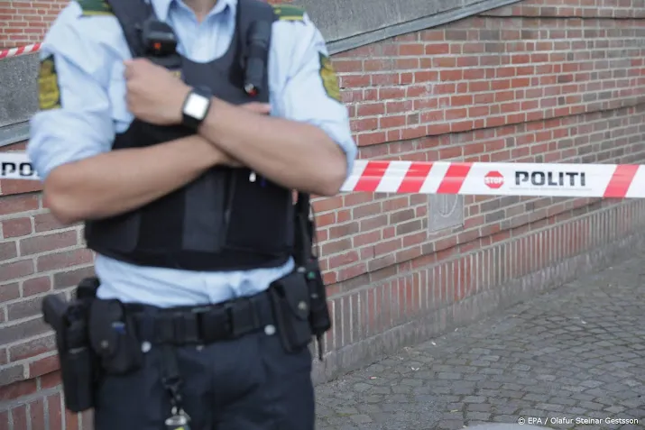 deense politie zoekt nederlander 24 om moord en steekincident