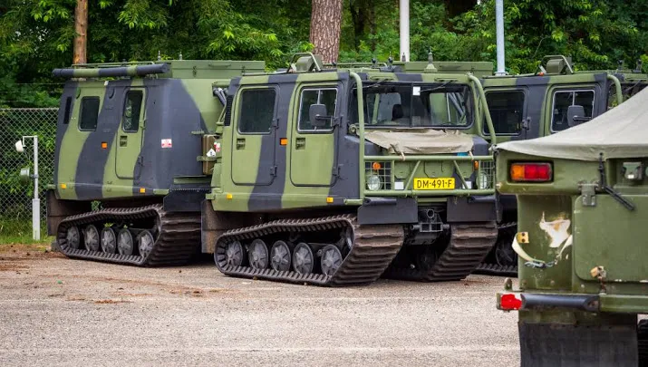 defensie blijft op marineterrein in amsterdam