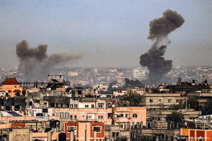 defensie dropt met jordanie hulpgoederen via lucht in gaza