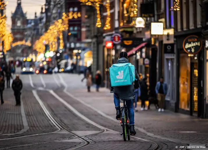 deliveroo bezorgers krijgen weer gelijk bij rechter over cao