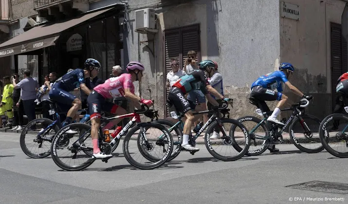 demare wint massasprint in vijfde giro etappe in messina