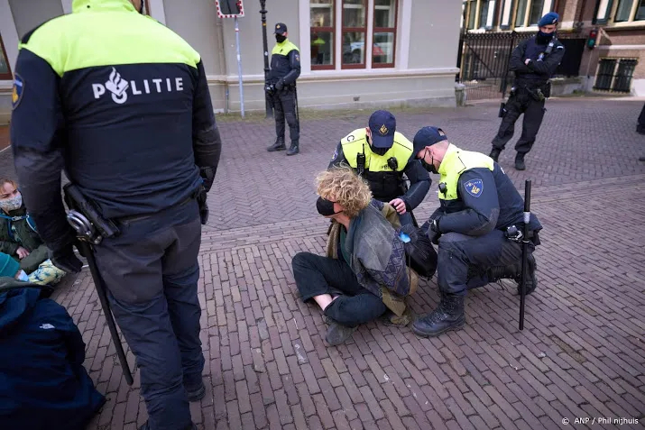 demonstratie extinction rebellion vlak bij het binnenhof