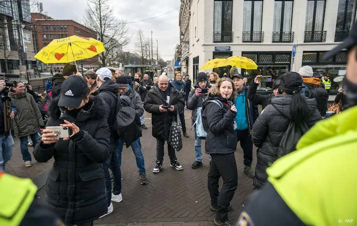 den haag betogers komen op verschillende plekken samen