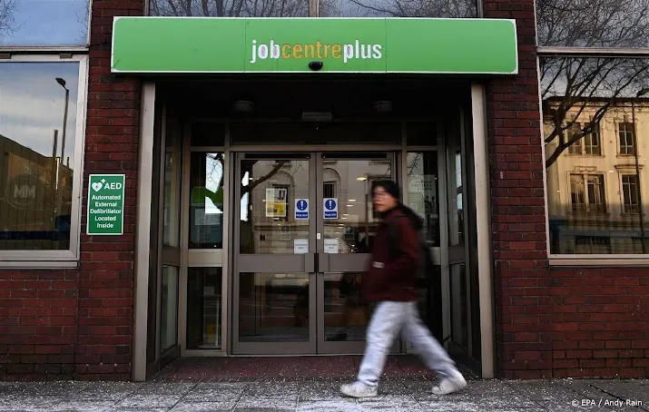 denktank 330 000 arbeiders tekort in verenigd koninkrijk
