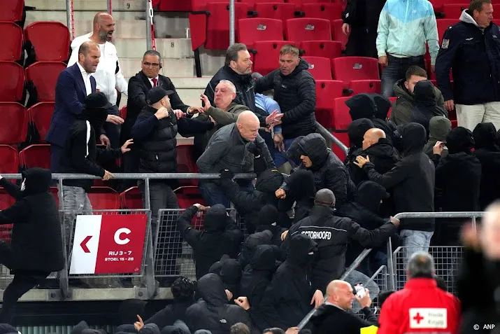 dertig tips na uitzending opsporing verzocht met az supporters