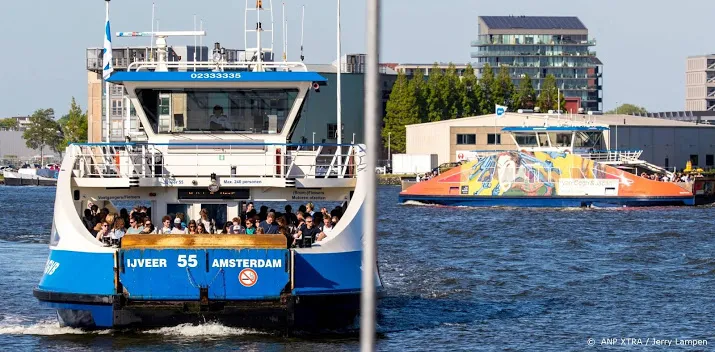 dijksma laat veren varen tijdens ov staking