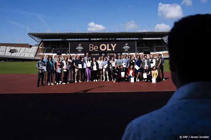 diplomas voor oud olympiers in amsterdam
