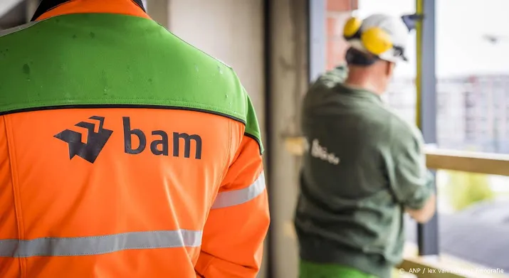 divisie bouw en vastgoed helpt bouwer bam vooruit
