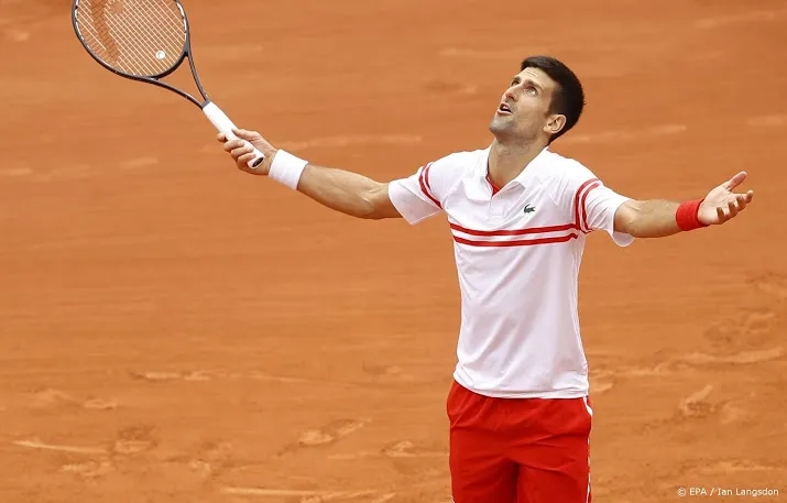 djokovic komt in parijs met de schrik vrij tegen tiener musetti