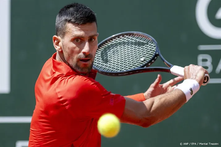 djokovic kwakkelt en verliest in aanloop naar roland garros