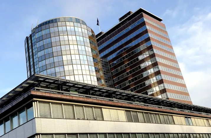 dnb zorgvuldig bij besluit over hertoetsing