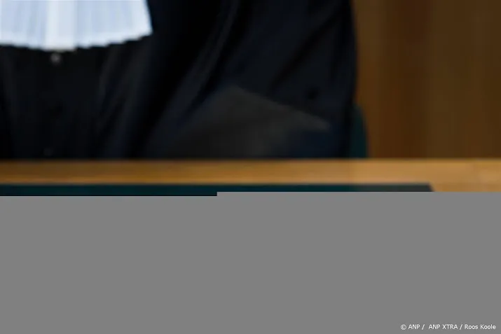 dochter overleden moordverdachte yvon k wil inhoud kluis terug