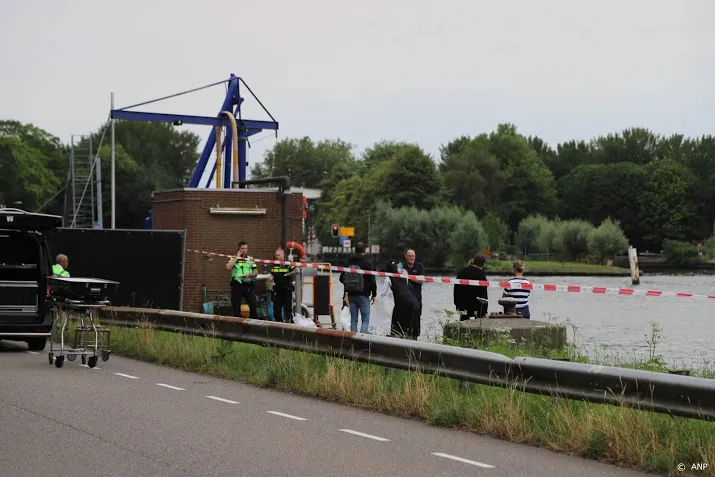 dode albanees in delen gevonden in kanaal